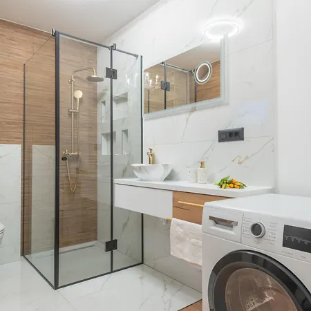 Florinda With Pool And Prime Location Near Split Srinjine