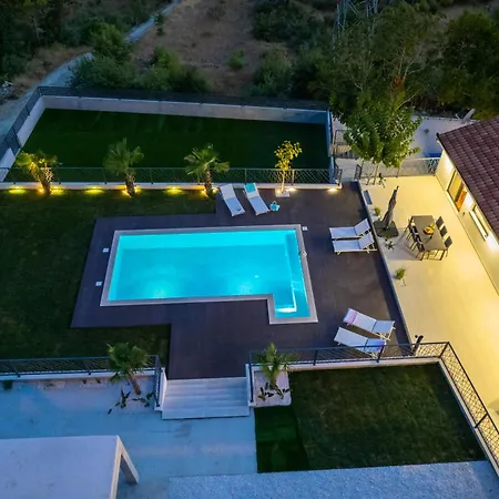 Florinda With Pool And Prime Location Near Split