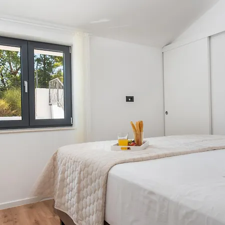 Florinda With Pool And Prime Location Near Split Vila Srinjine