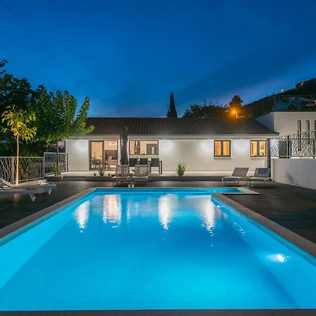 Vila Florinda With Pool And Prime Location Near Split