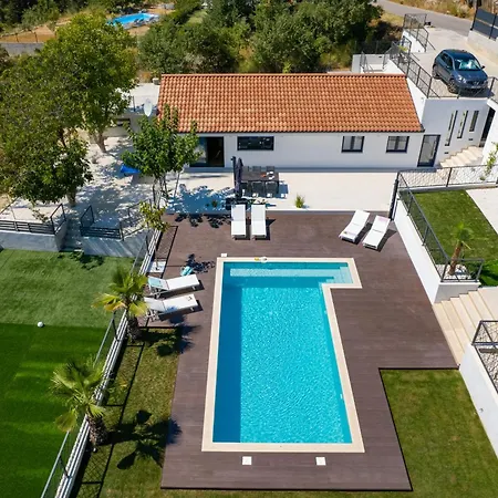 Florinda With Pool And Prime Location Near Split