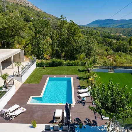Florinda With Pool And Prime Location Near Split *