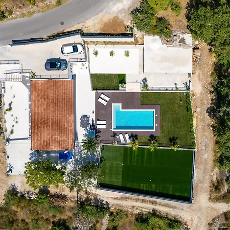 Vila Florinda With Pool And Prime Location Near Split