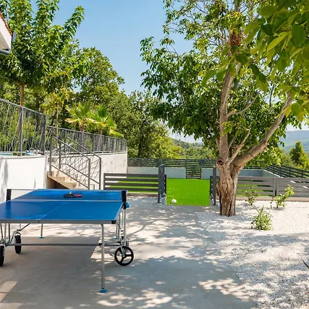Villa Florinda With Pool And Prime Location Near Split *