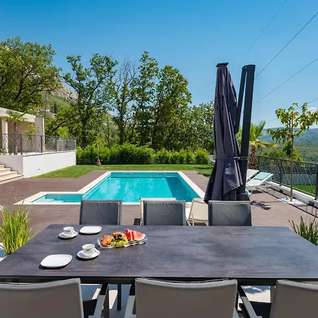 Florinda With Pool And Prime Location Near Split Villa