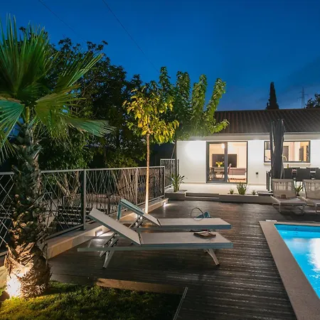 Florinda With Pool And Prime Location Near Split *