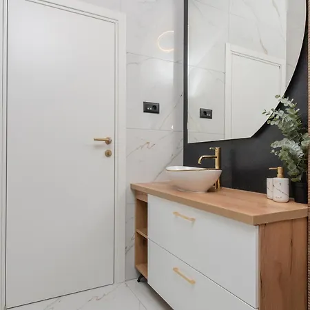 فيلة Florinda With Pool And Prime Location Near Split *