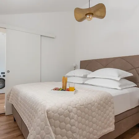 Florinda With Pool And Prime Location Near Split