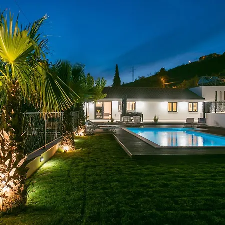 فيلة Florinda With Pool And Prime Location Near Split