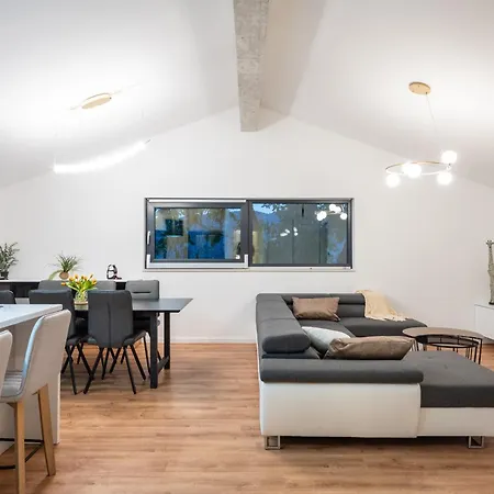 فيلة Florinda With Pool And Prime Location Near Split