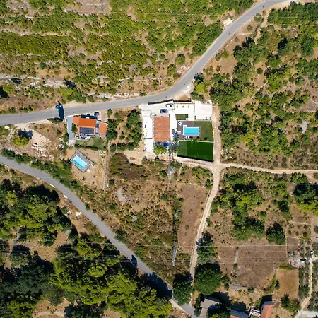 فيلة Florinda With Pool And Prime Location Near Split Srinjine