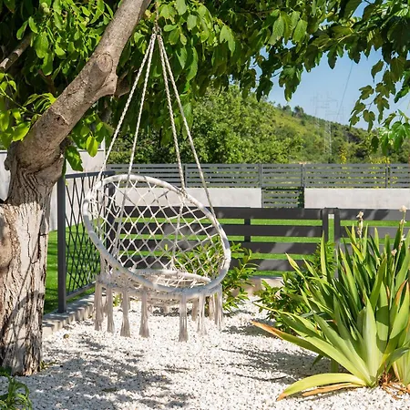 Villa Florinda With Pool And Prime Location Near Split *